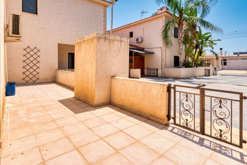 Property photo 2 of 18 Front Veranda