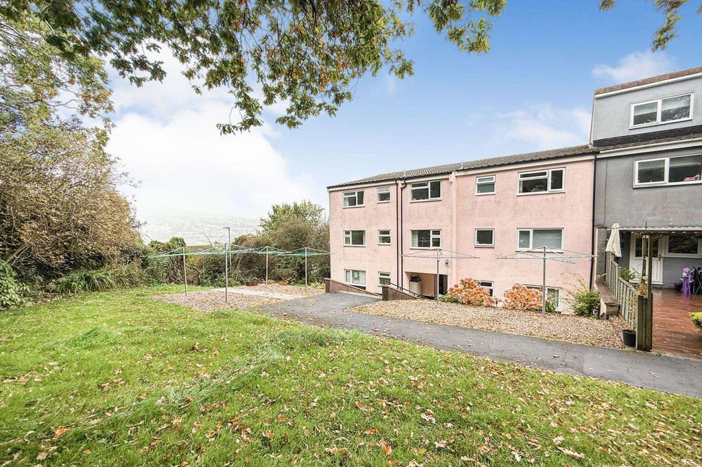 Property photo 3 of 13 17 Bishops Wilfrid, Teignmouth, Devon Tq14 9Bn