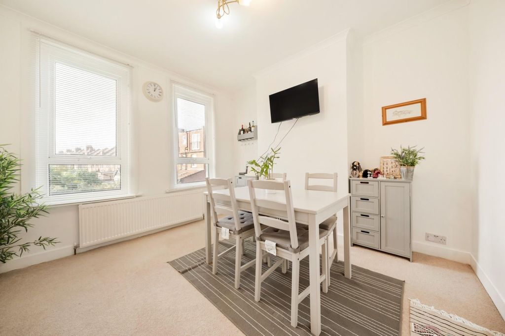 Property photo 2 of 8 66A Merivale Road, Harrow, Ha1 4Bh-10.Jpg