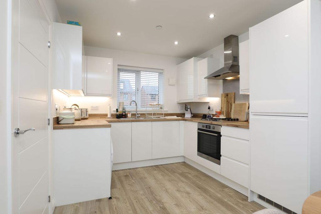 Property photo 2 of 30