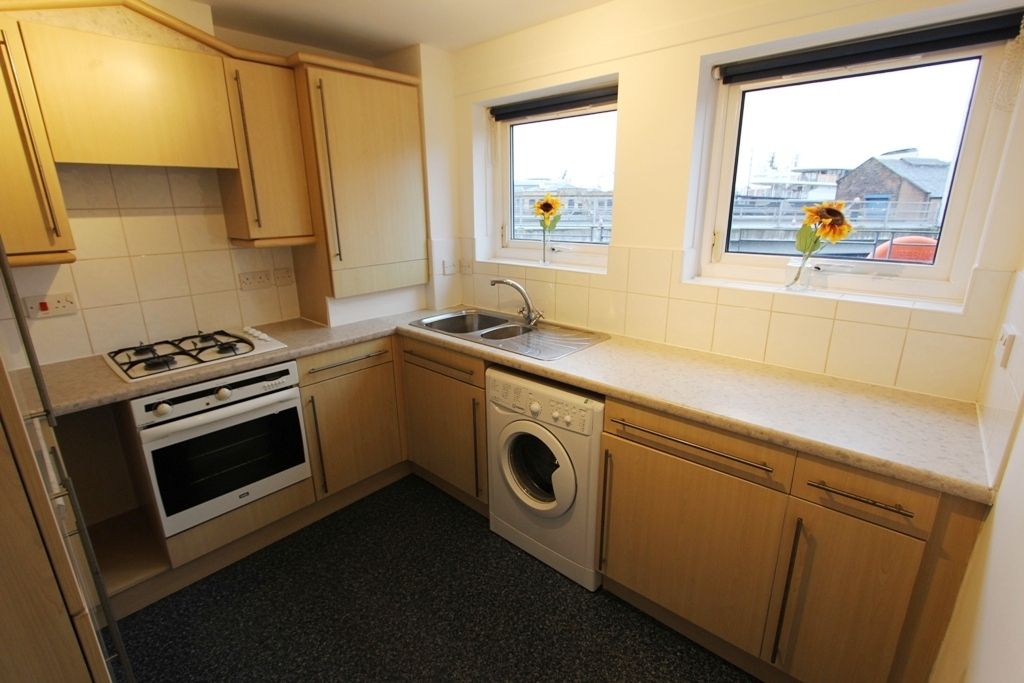 Property photo 3 of 11 Kitchen