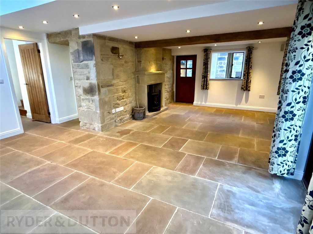 Property photo 2 of 28 Lounge/Dining