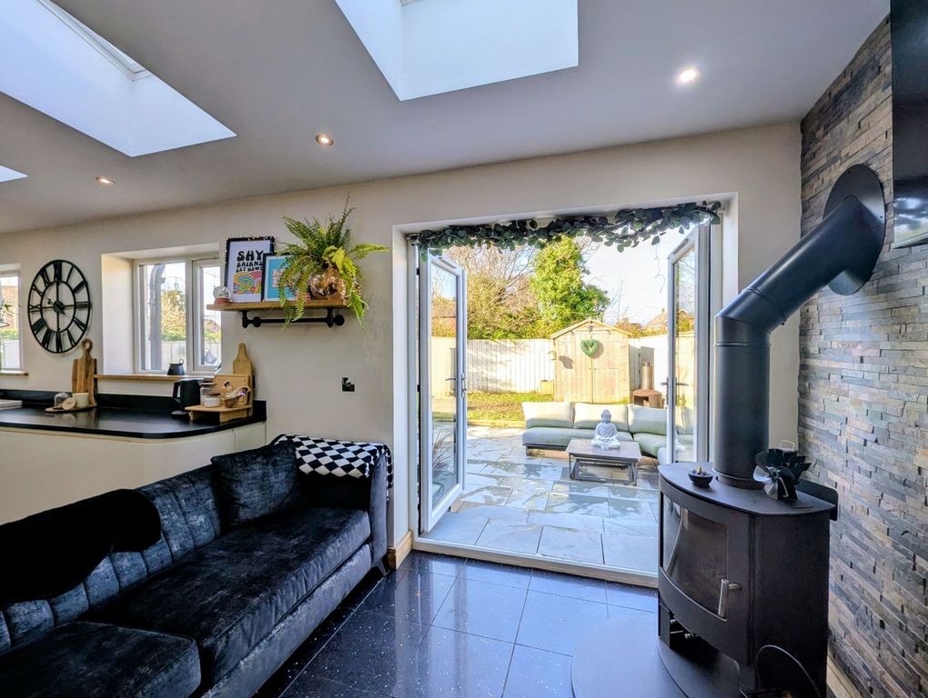 Property photo 2 of 32