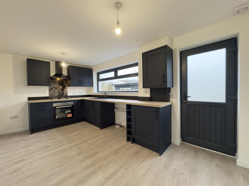 Property photo 2 of 18 Kitchen