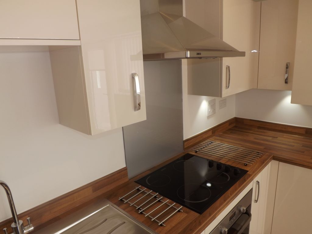 Property photo 2 of 9 Kitchen