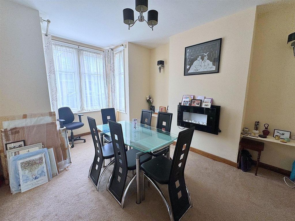 Property photo 2 of 12 West4.Jpg