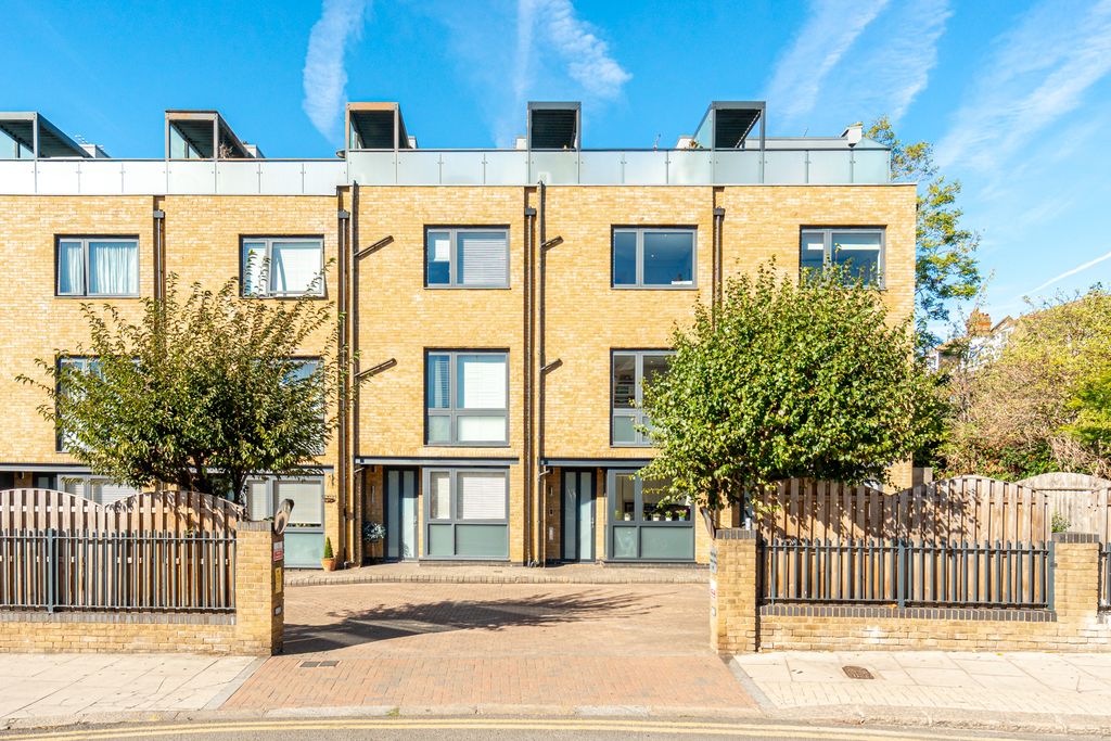 Property photo 2 of 17 Mba09597