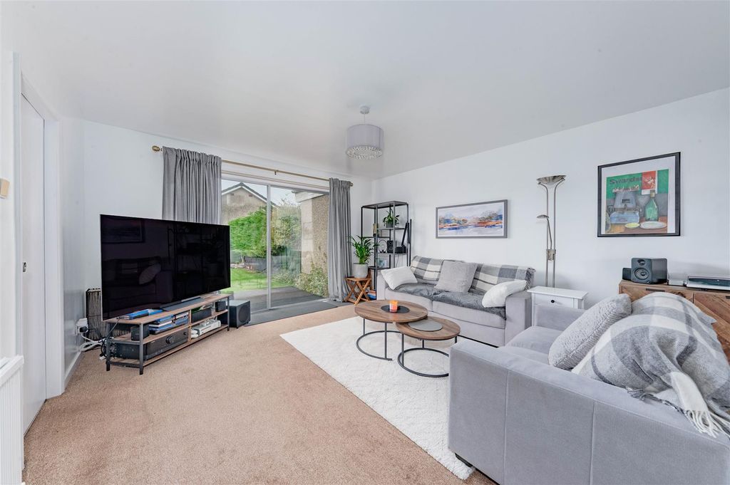 Property photo 2 of 21 5 Malcolm Crescent Monifieth-16.Jpg