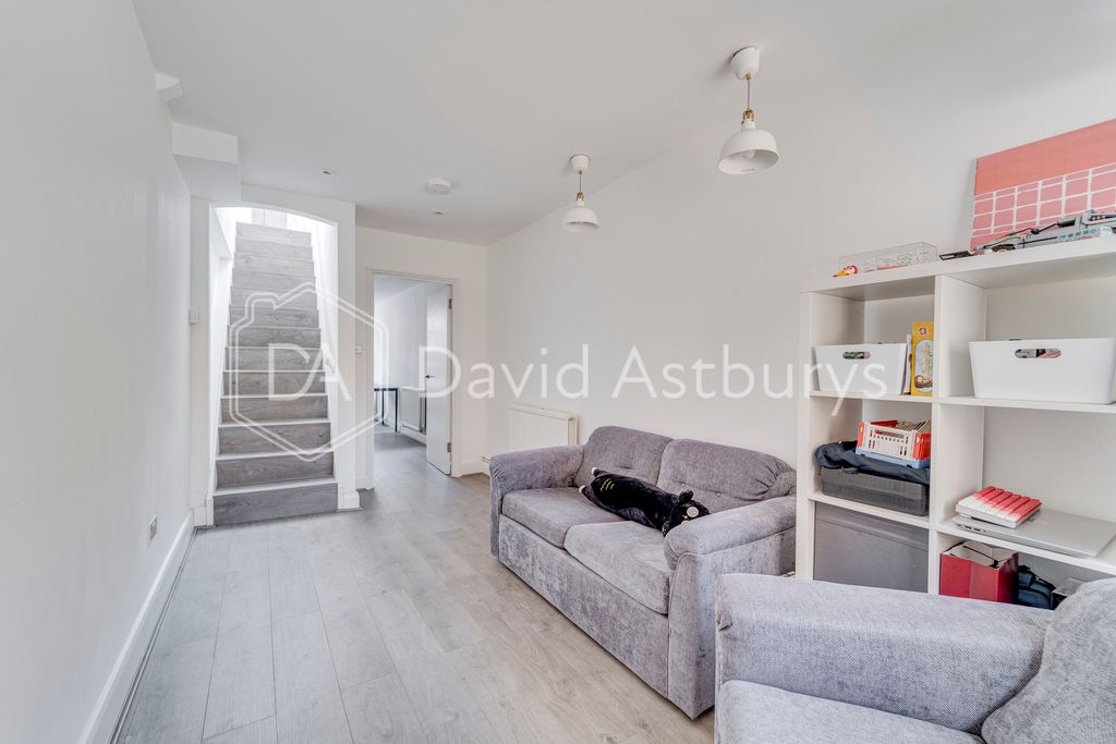 Property photo 3 of 9 Ndb02241_Enfused