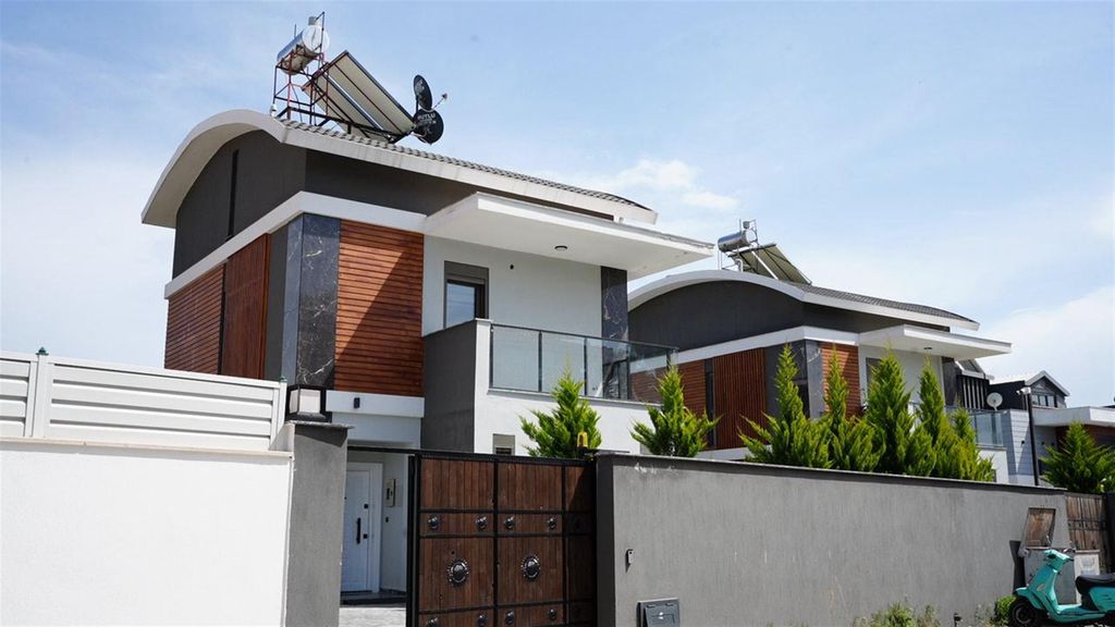 Property photo 3 of 24 Smart Home Villa For Sale In Belek With A Private Garden & Pool - Gated Driveway For Secure Parking