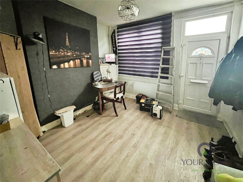 Property photo 3 of 9 Front Reception