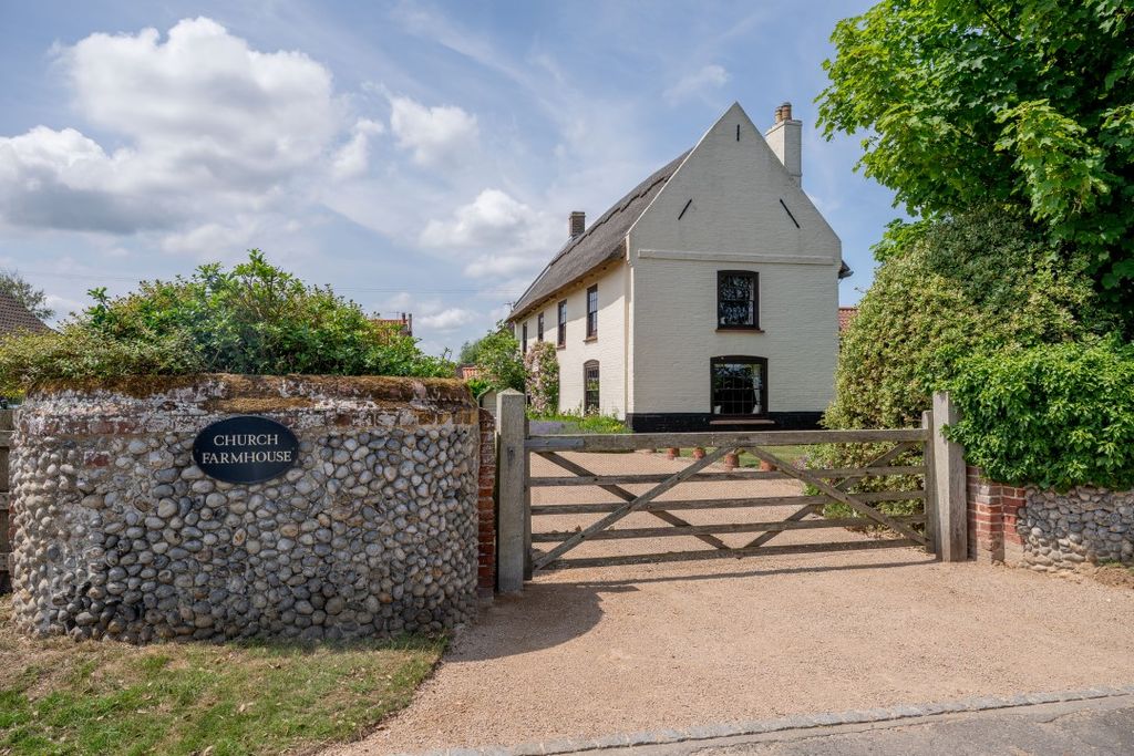 Property photo 2 of 34