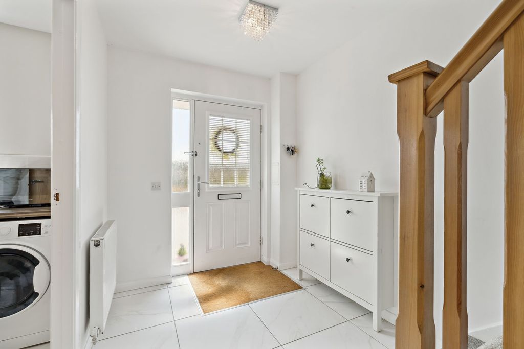 Property photo 2 of 27 Entrance