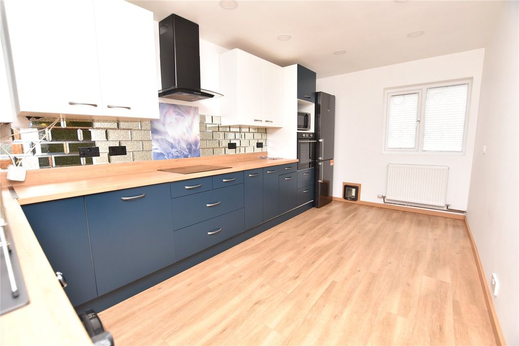 Property photo 3 of 19 Picture No. 25