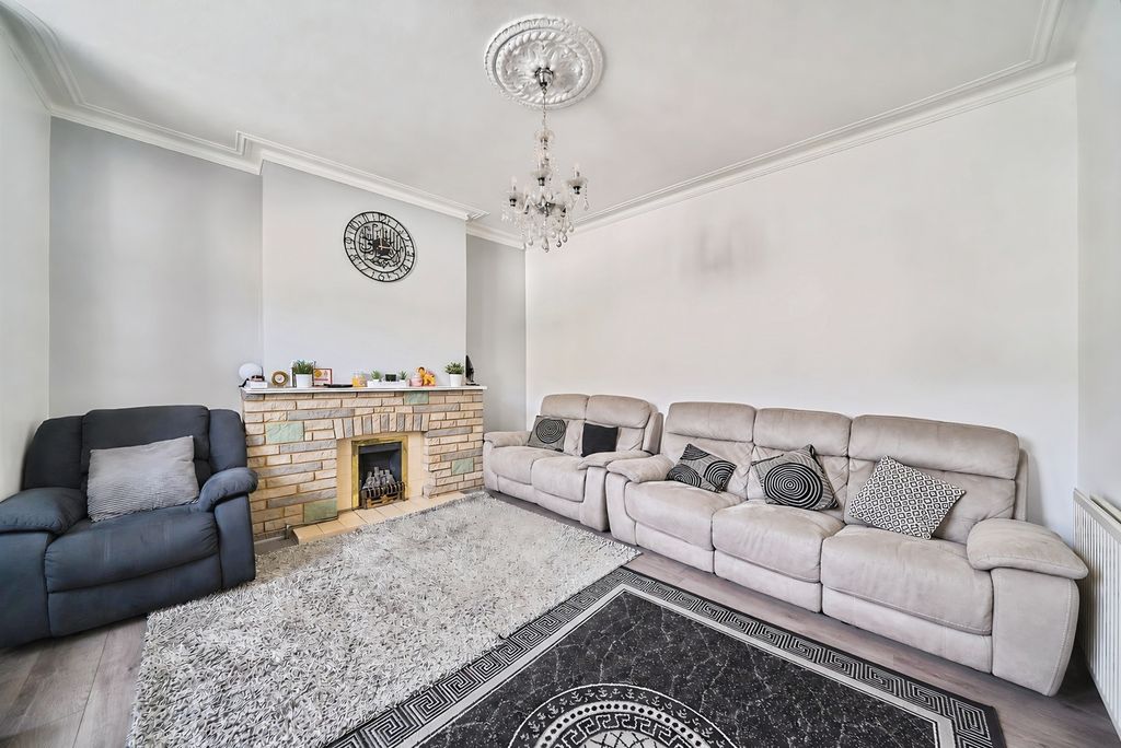 Property photo 2 of 18 Pbox-Img.Jpg