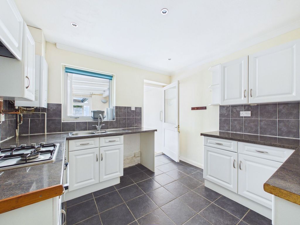 Property photo 2 of 18 Kitchen