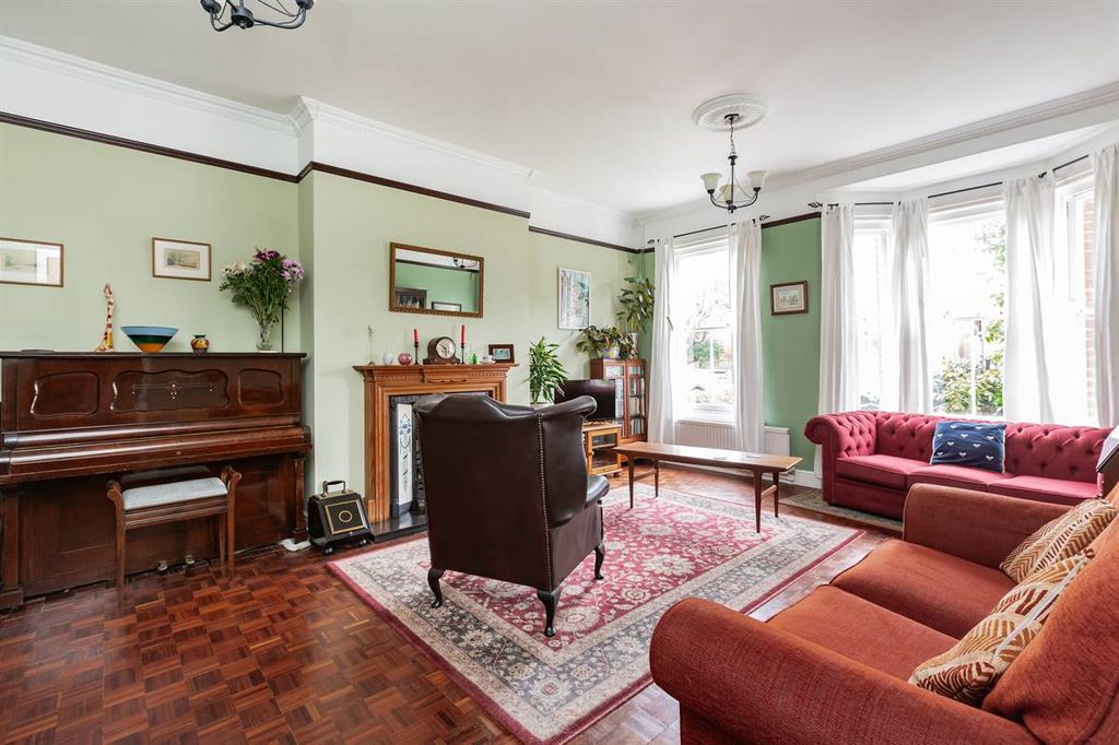 Property photo 2 of 28
