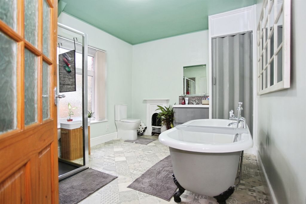 Property photo 3 of 20