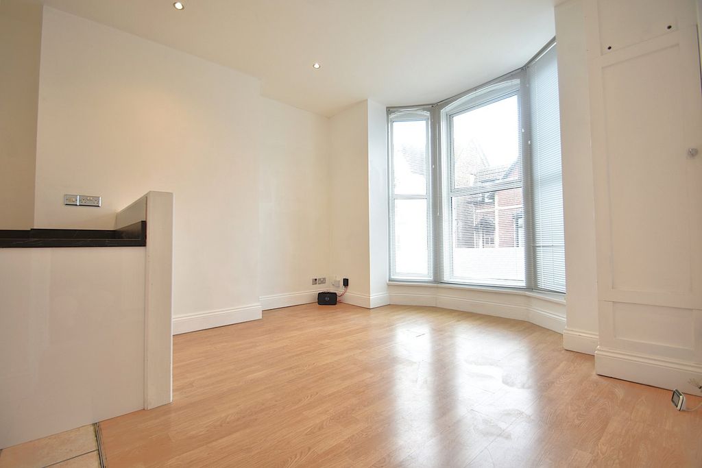 Property photo 2 of 8 Picture No. 11