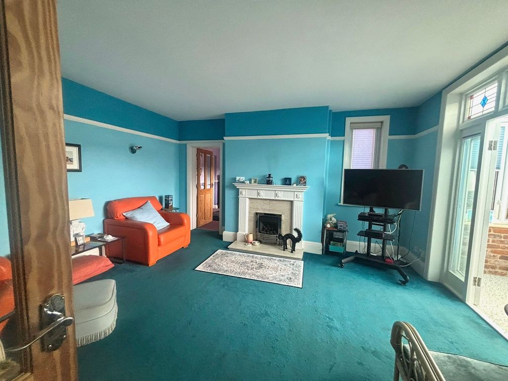 Property photo 3 of 12