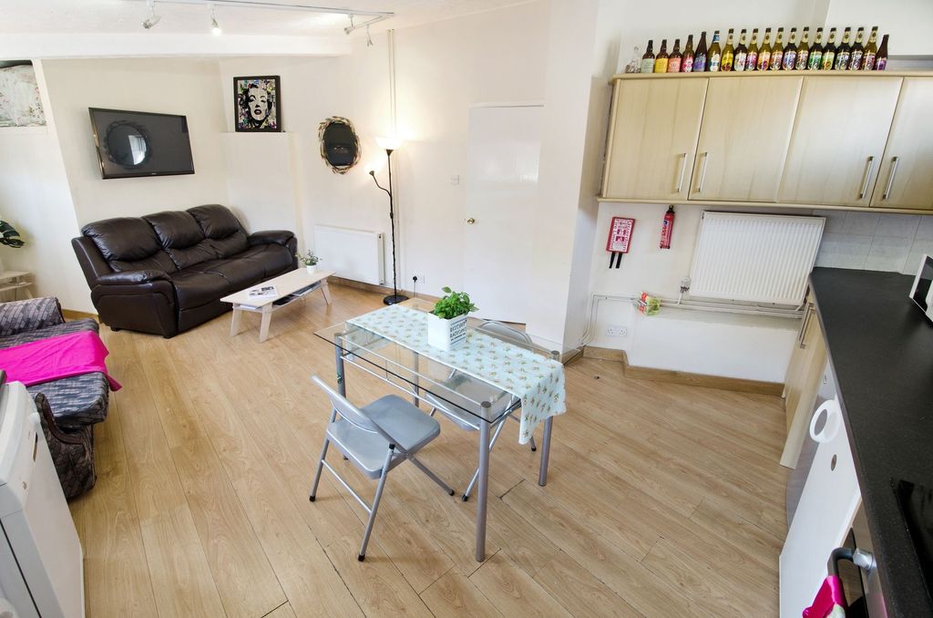 Property photo 1 of 29 Bright, Open-Plan Living Area With A Comfortable l...