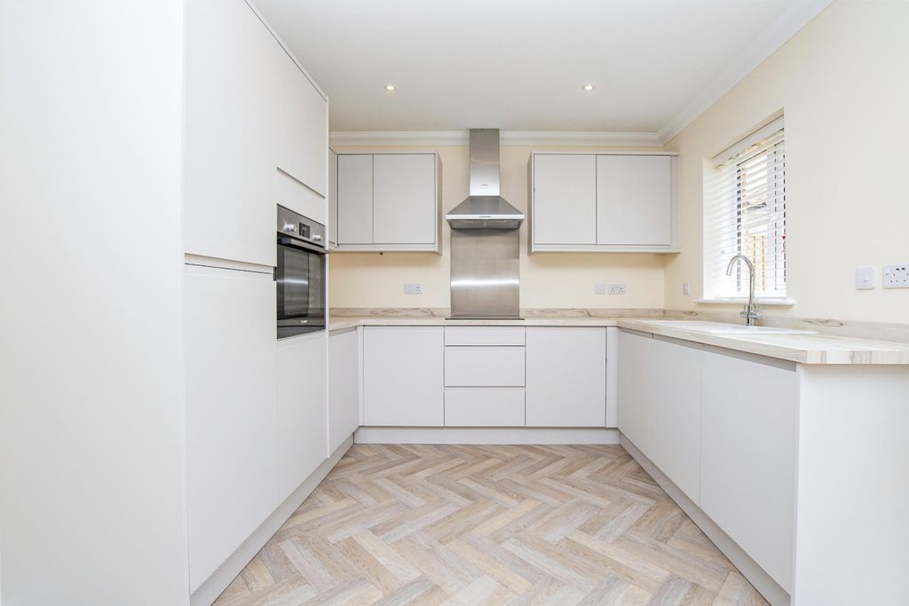 Property photo 2 of 12 Kitchen