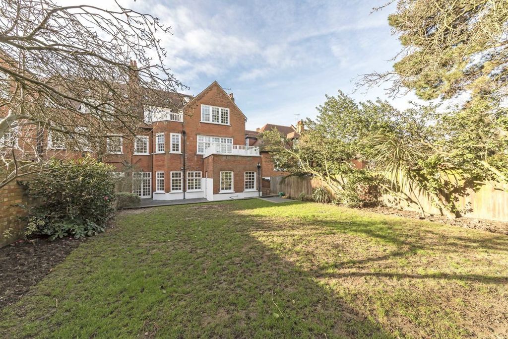 Property photo 2 of 8