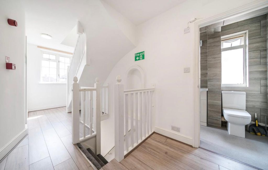 Property photo 2 of 8 Corridor