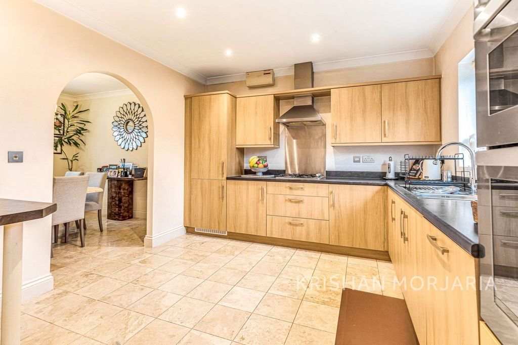 Property photo 2 of 24