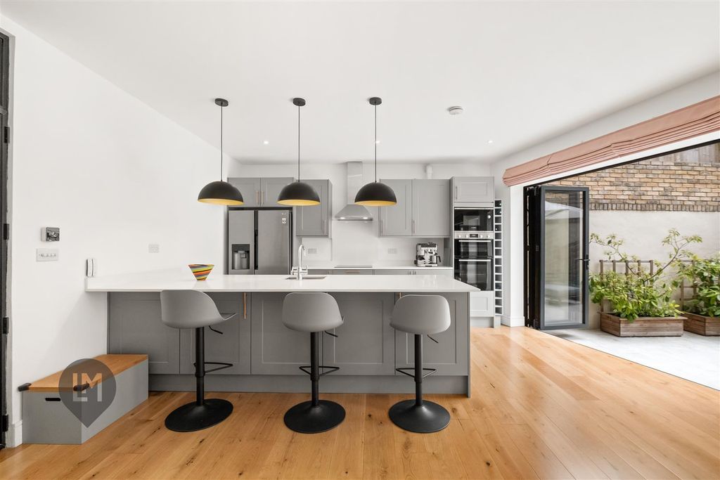 Property photo 3 of 9 Kitchen/Dining/Living