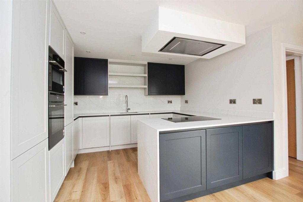 Property photo 3 of 14 4173844