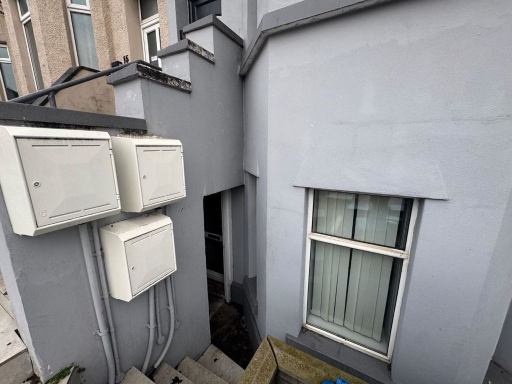 Property photo 3 of 34