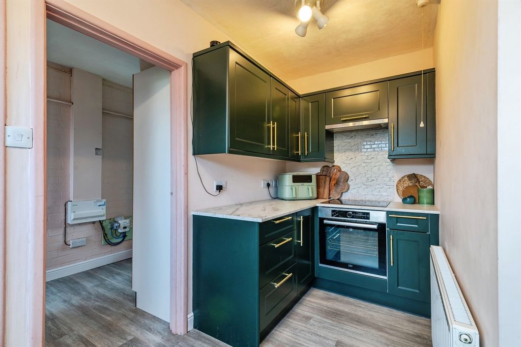 Property photo 3 of 17