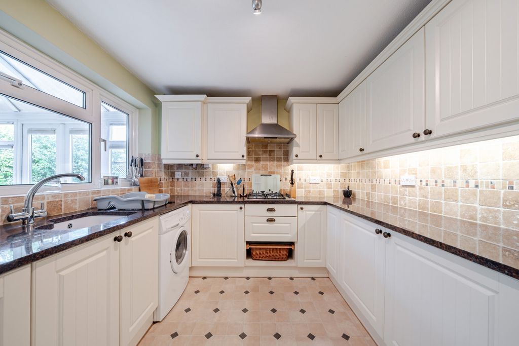 Property photo 2 of 21 1472563-16-6A293d...