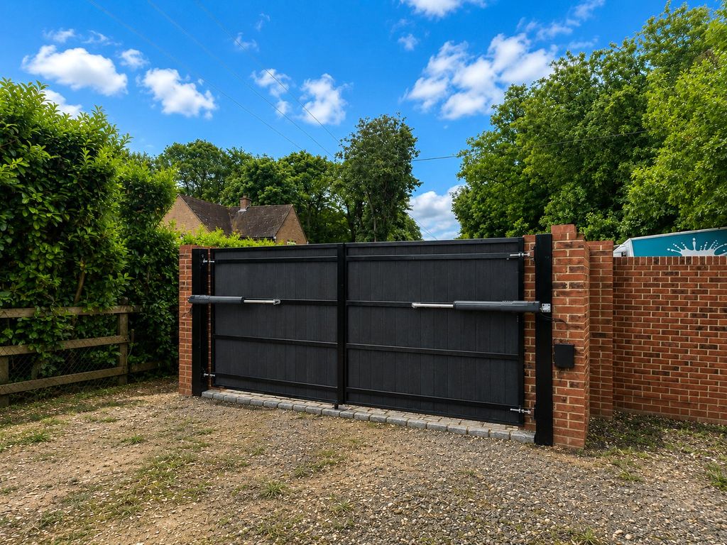 Property photo 2 of 4 Back Gate