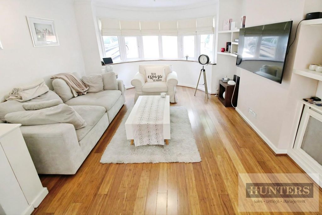 Property photo 2 of 16 Lounge Area