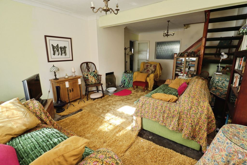 Property photo 2 of 8