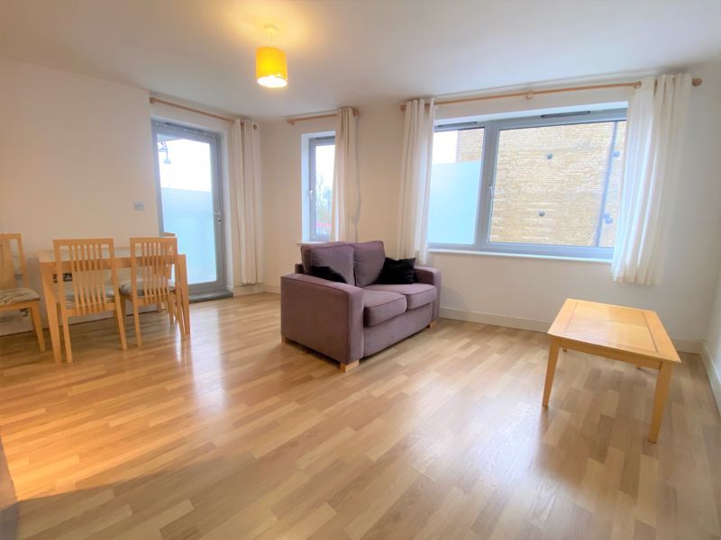 Property photo 3 of 9 Photo 6