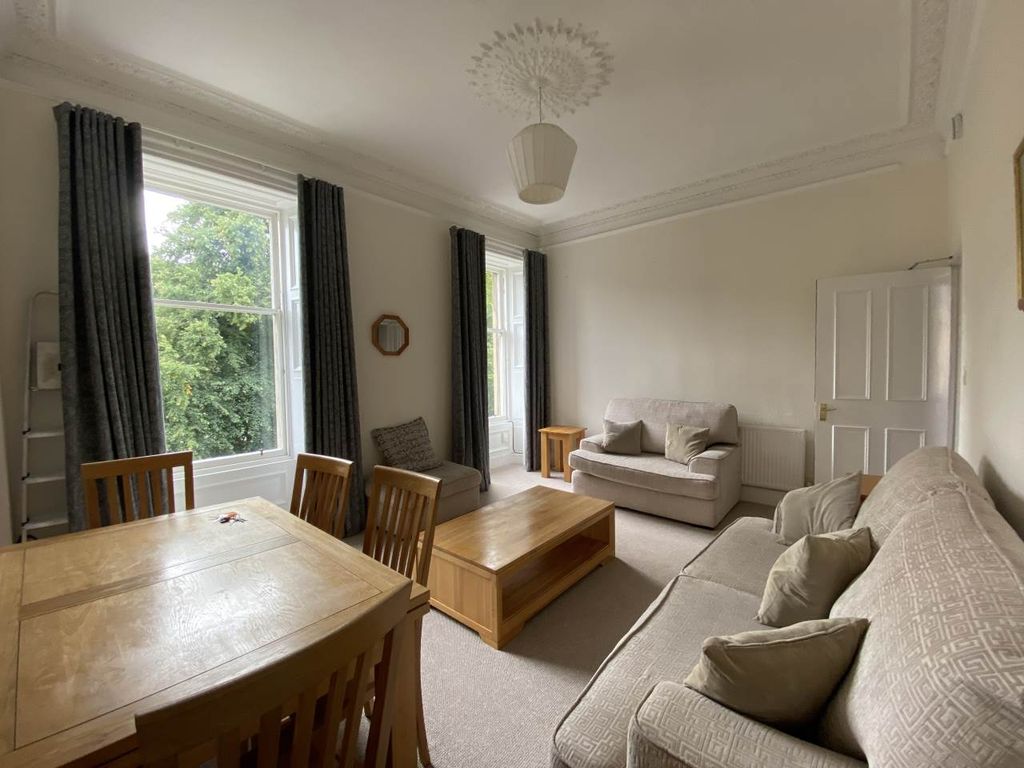 Property photo 2 of 17 Liv 2