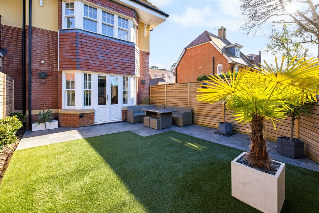 Property photo 2 of 14 Garden