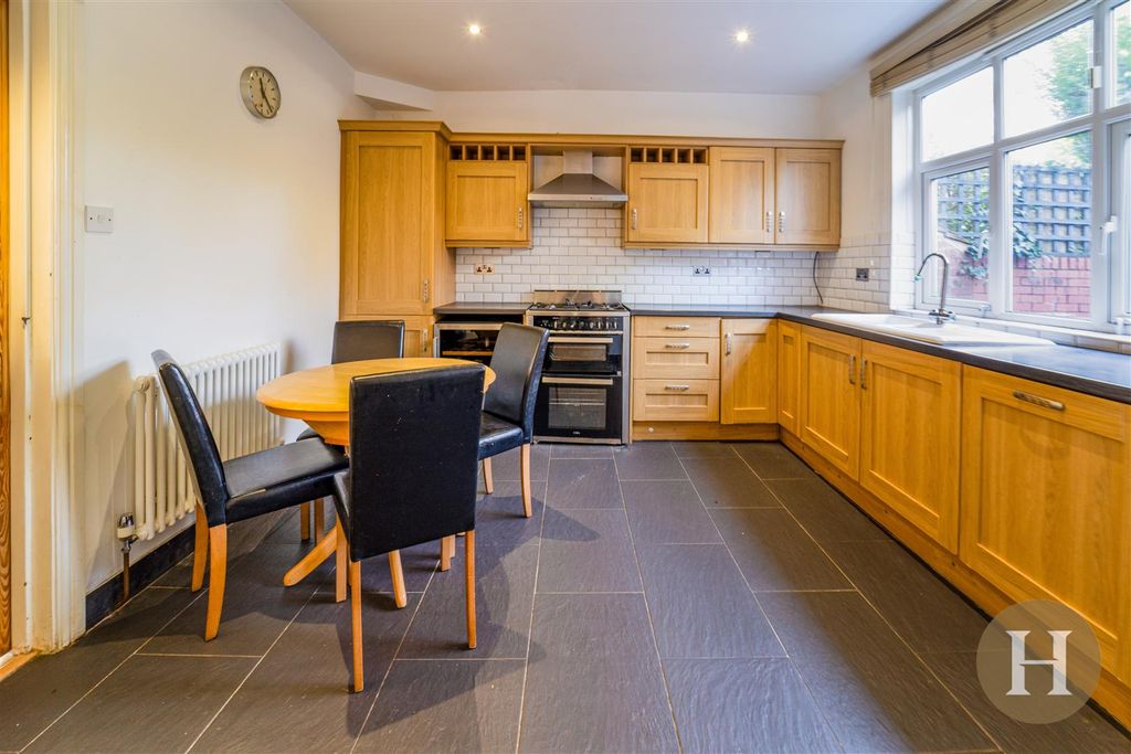 Property photo 3 of 28 Hadleigh Estate Agents-38.Jpg