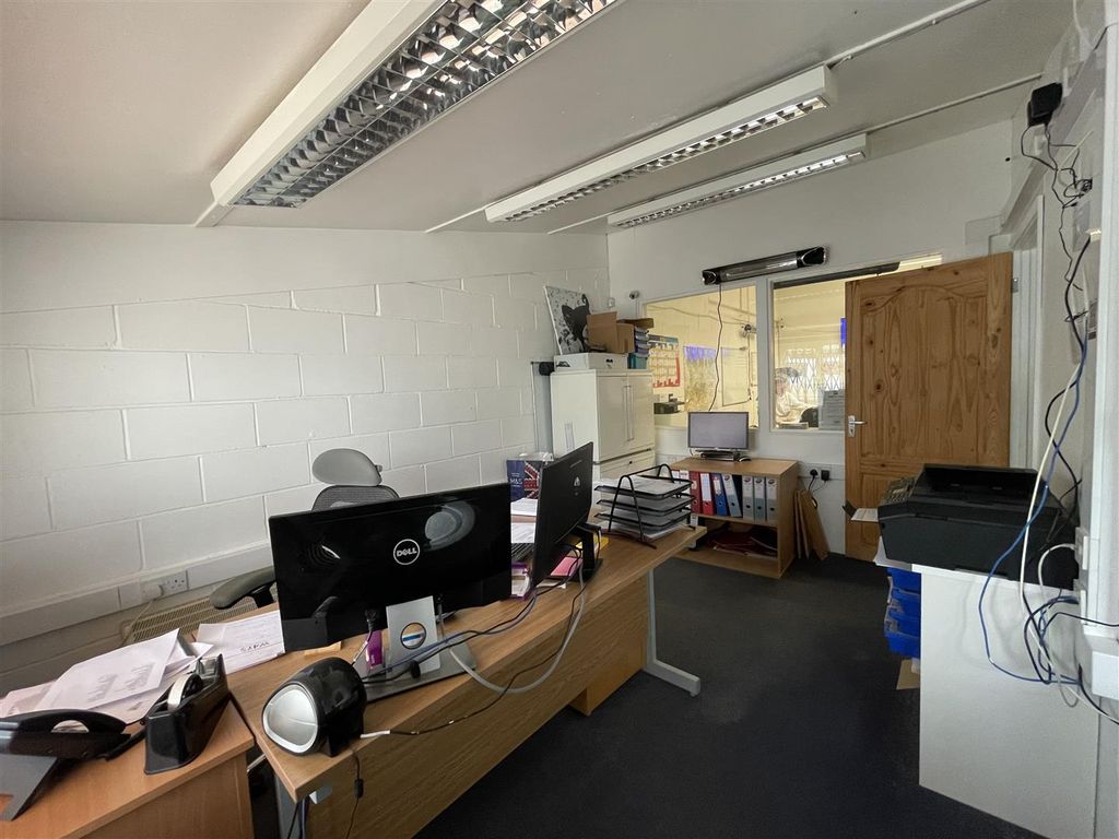 Property photo 3 of 9