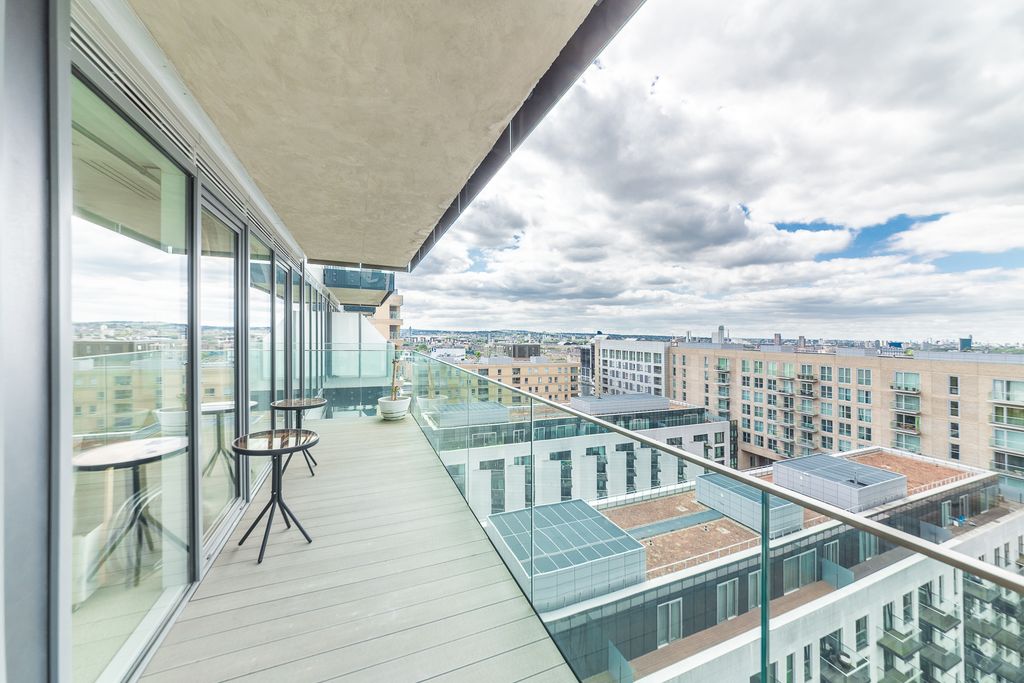 Property photo 3 of 16 Photo 7