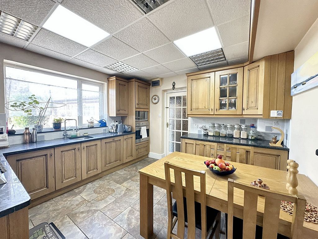 Property photo 2 of 16 Kitchen