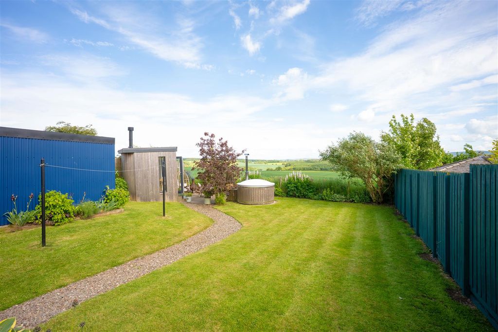 Property photo 2 of 32 Craigrossieview-0002.Jpg