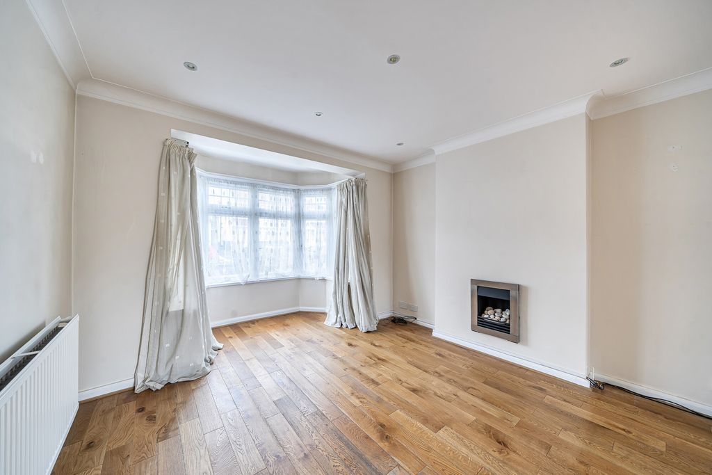 Property photo 2 of 15 1446145-9-69De7E2...