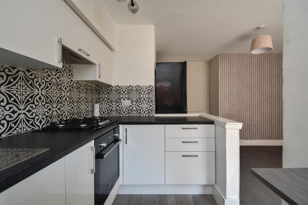 Property photo 3 of 13 Kitchen