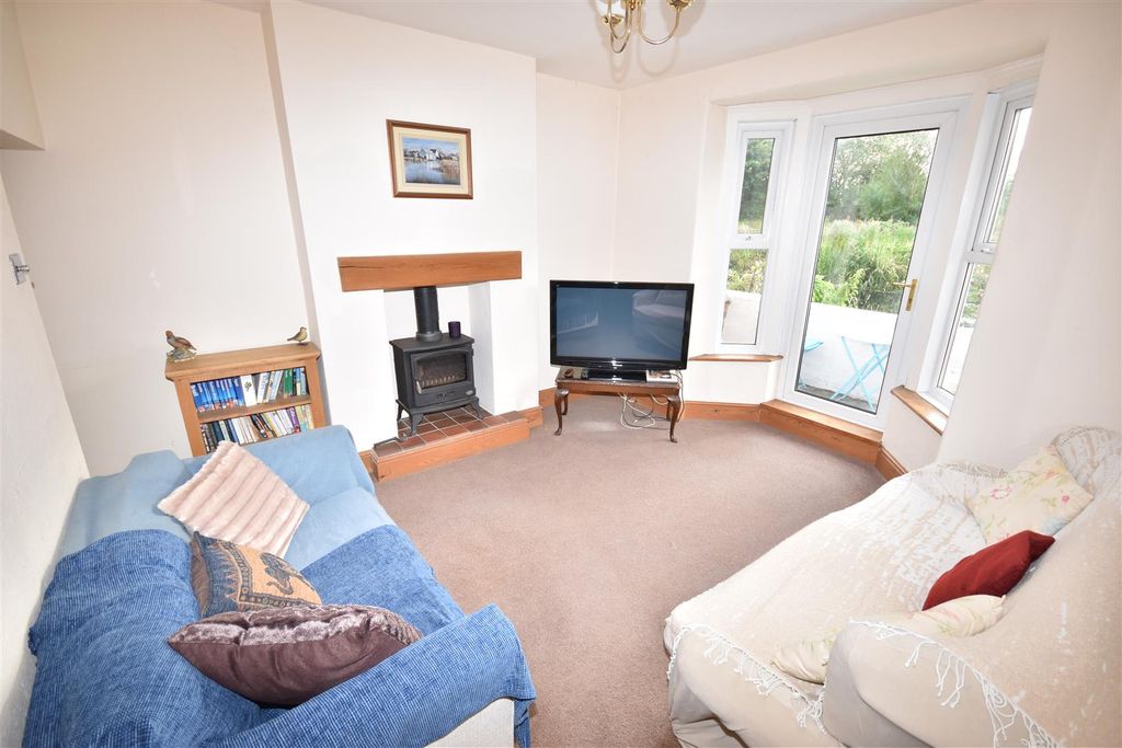 Property photo 2 of 13 Lounge