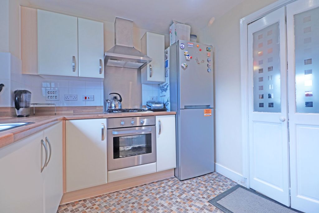 Property photo 3 of 15 Kitchen