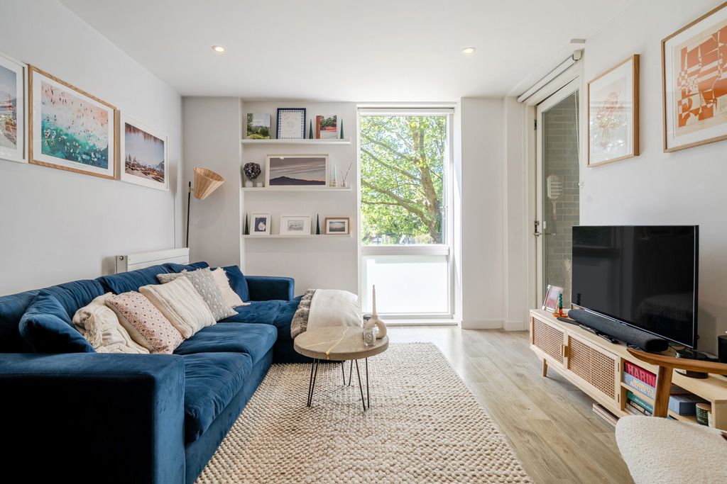 Property photo 1 of 19 1453713-12-69F316...